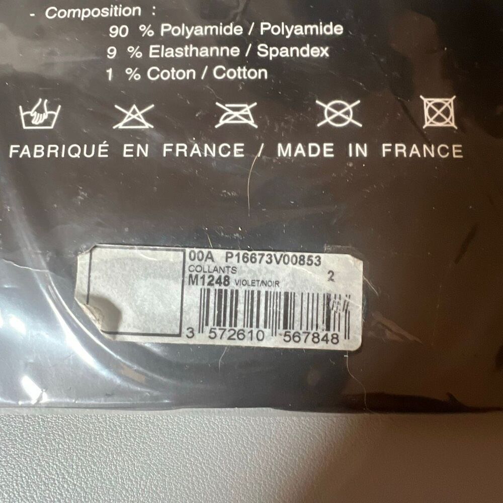Chanel Jacquard Tights Bordeaux & Black CC Logo Pattern Size 2 New in Package - Picture 3 of 9
